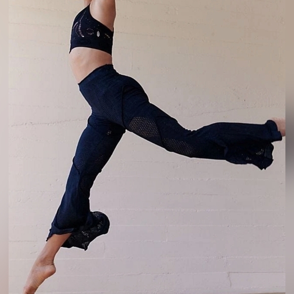 FP Movement Now You See Me Flares/Black - Picture 3 of 16